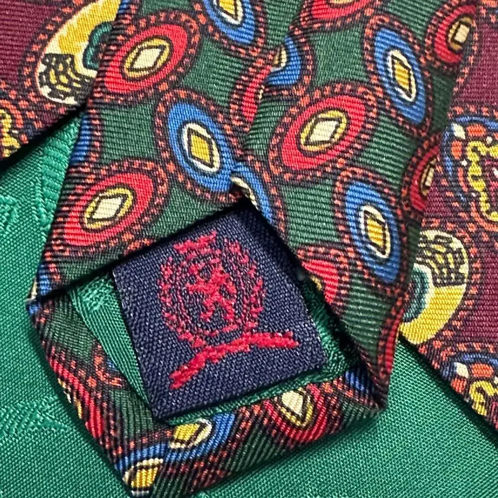 Vtg Tommy Hilfiger Crest Lion 100% Italian Silk Tie Necktie Made in USA Burgandy